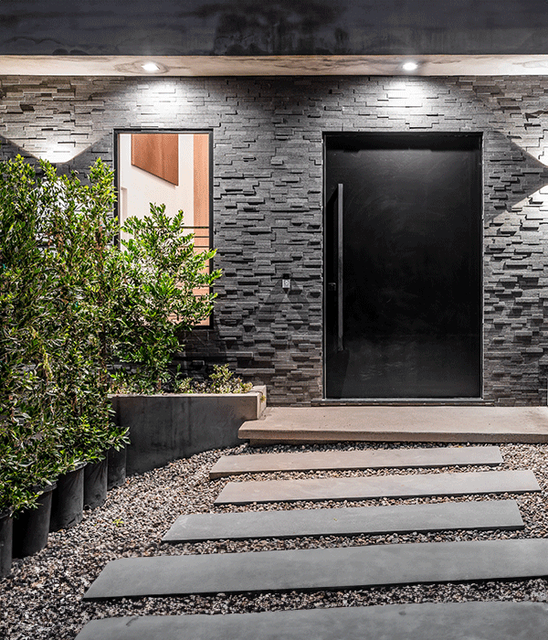 Mari-Fin Eingangstüre Abends